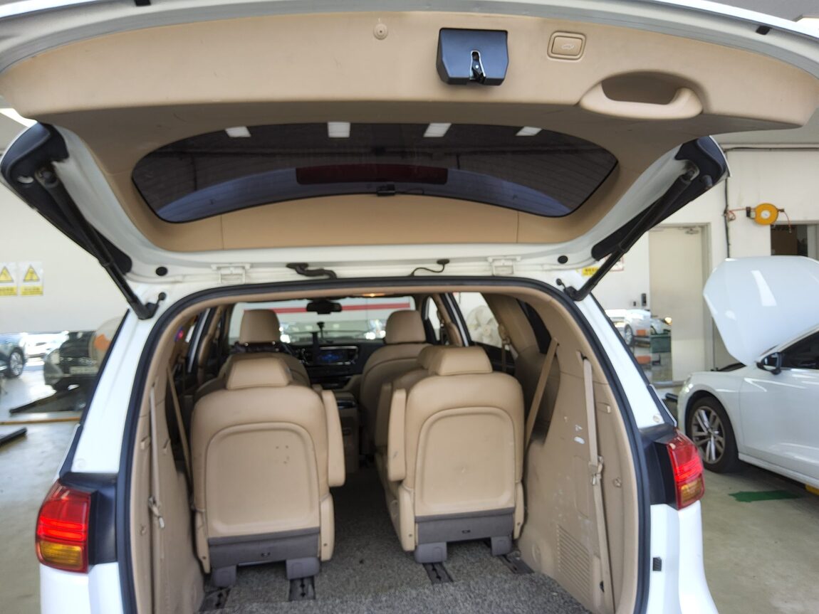 KIA ALL NEW CARNIVAL 9-SEATER DIESEL PRESTIGE 2016 - zdjęcie 15
