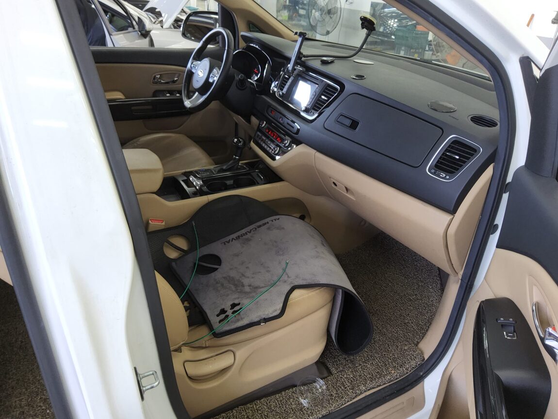KIA ALL NEW CARNIVAL 9-SEATER DIESEL PRESTIGE 2016 - zdjęcie 14