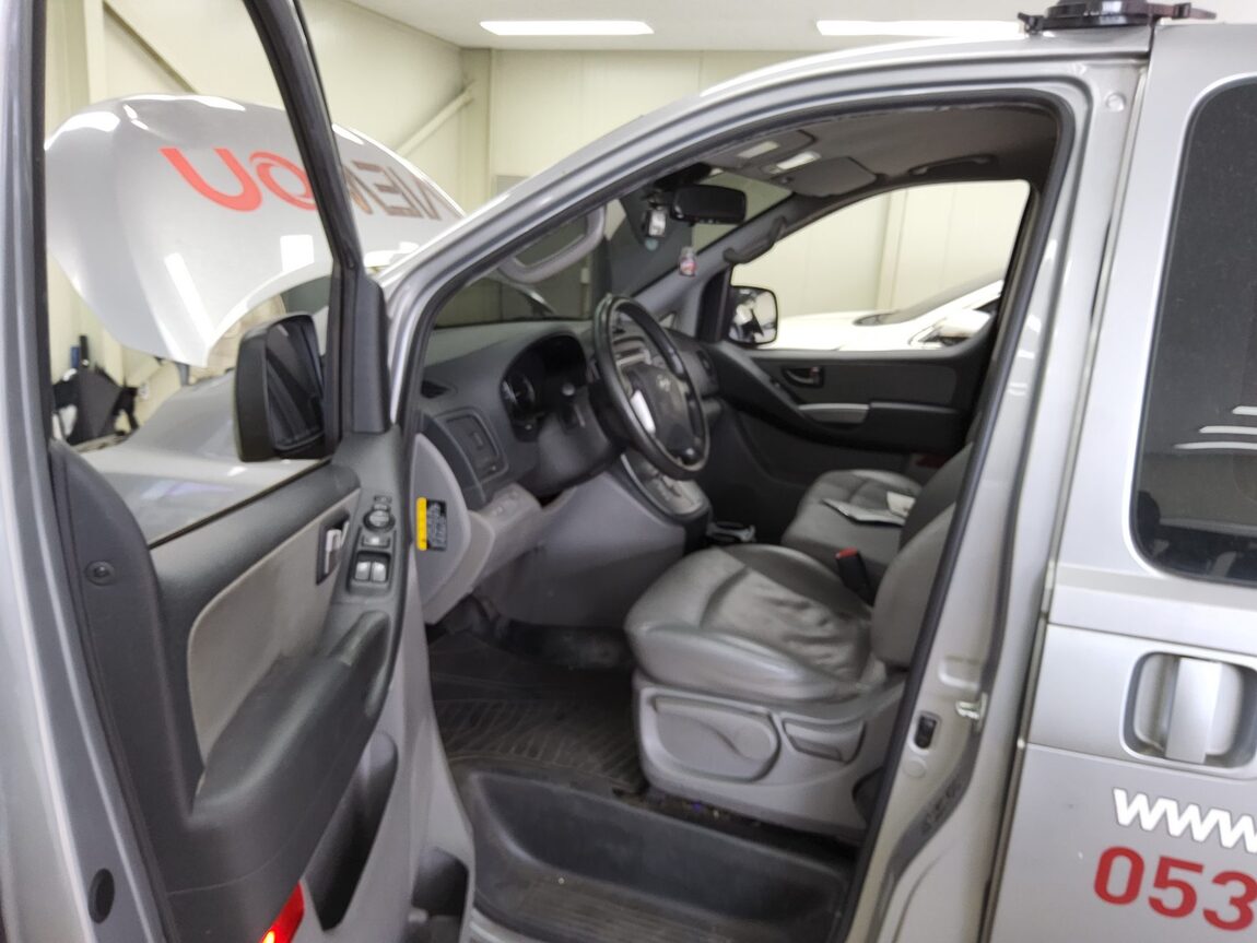 HYUNDAI THE NEW GRAND STAREX 3-SEATER DIESEL VAN SMART 2020 - zdjęcie 10