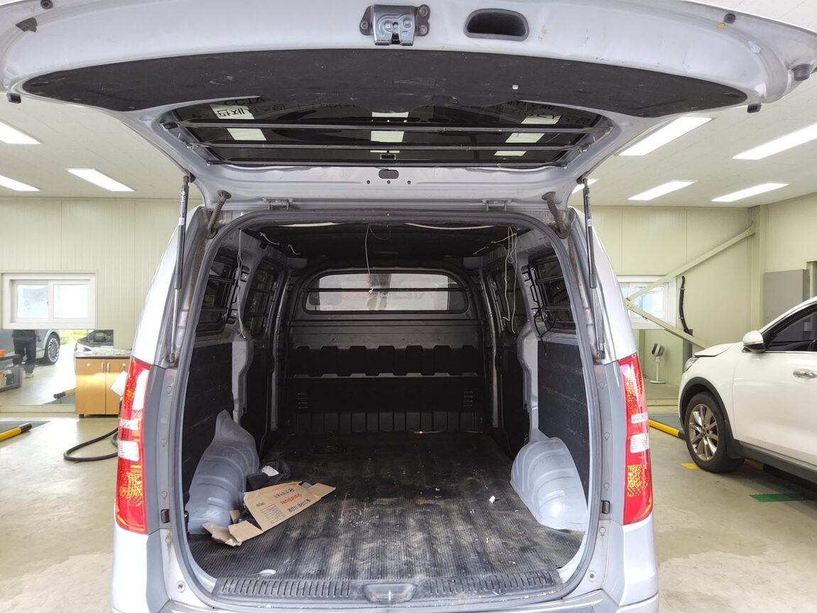 HYUNDAI THE NEW GRAND STAREX 3-SEATER DIESEL VAN SMART 2020 - zdjęcie 15