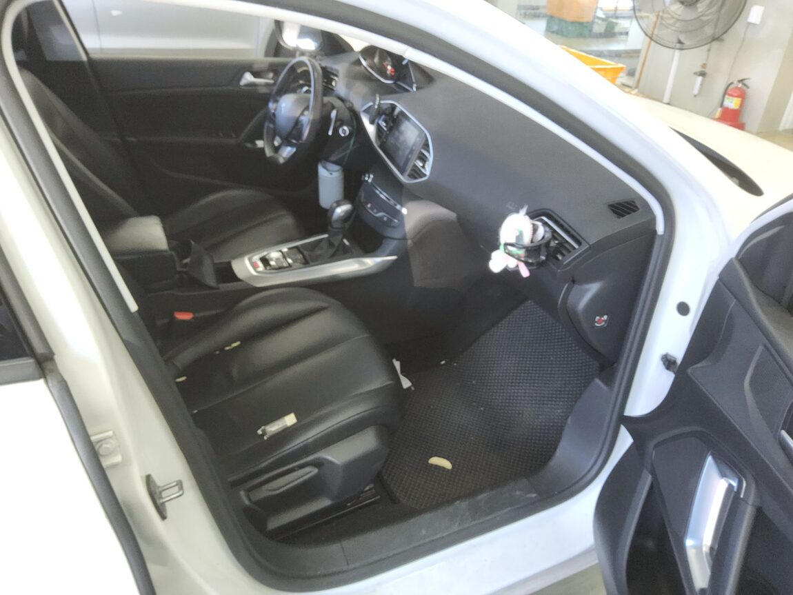 PEUGEOT 308 (2ND GEN) SW 1.6 BlueHDi ALLURE 2016 - zdjęcie 14
