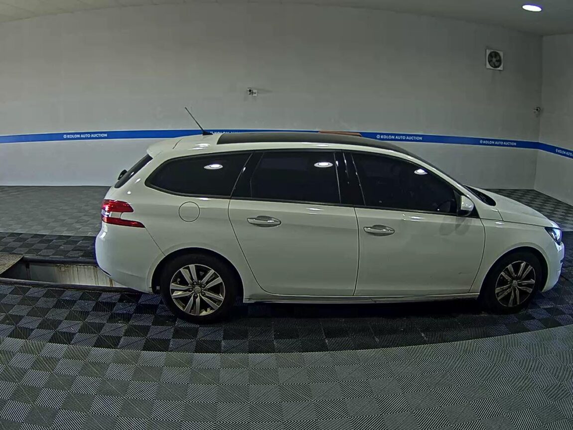 PEUGEOT 308 (2ND GEN) SW 1.6 BlueHDi ALLURE 2016 - zdjęcie 4