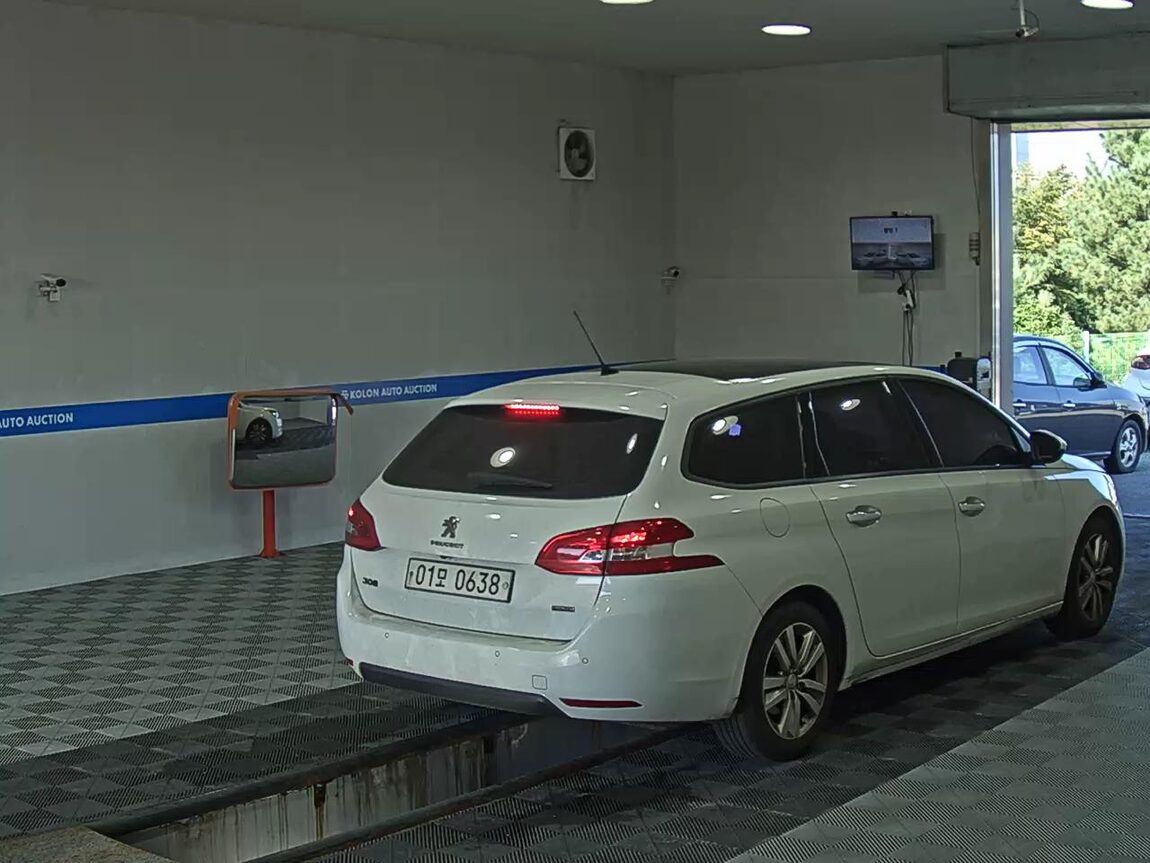 PEUGEOT 308 (2ND GEN) SW 1.6 BlueHDi ALLURE 2016 - zdjęcie 5