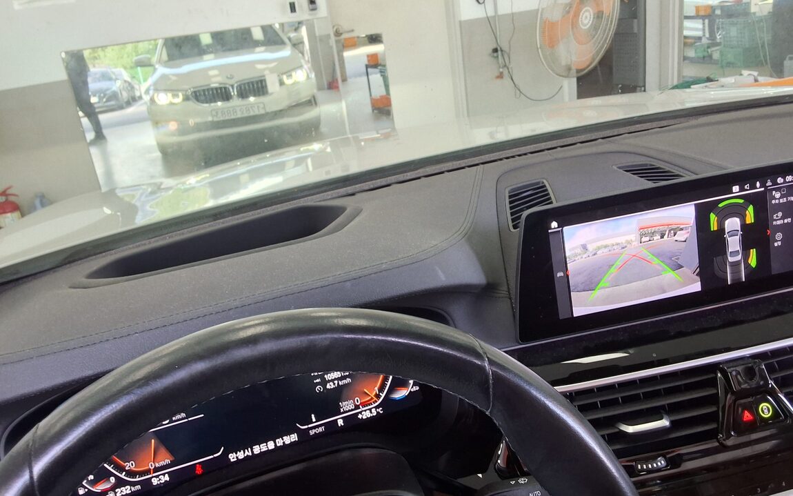 BMW 5 SERIES (7TH GEN) 520i LUXURY 2020 - zdjęcie 19