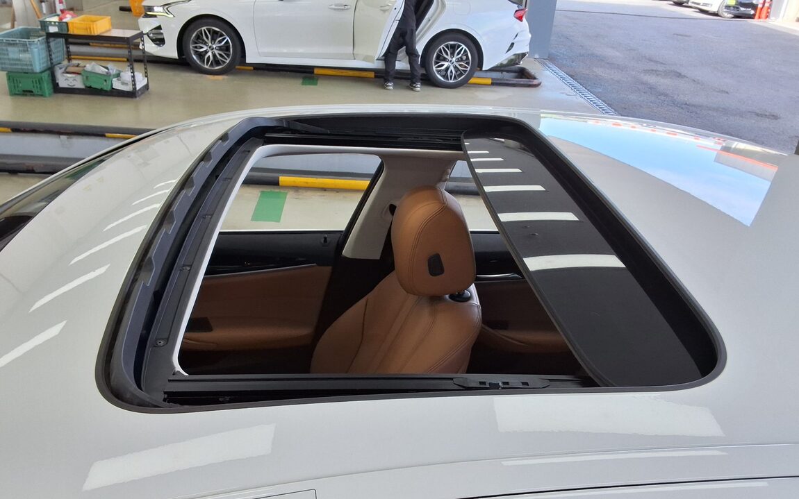 BMW 5 SERIES (7TH GEN) 520i LUXURY 2020 - zdjęcie 22