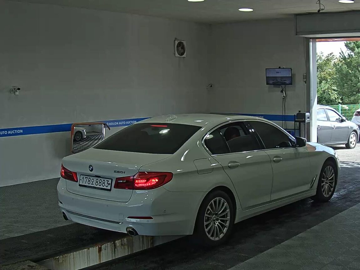 BMW 5 SERIES (7TH GEN) 520i LUXURY 2020 - zdjęcie 5