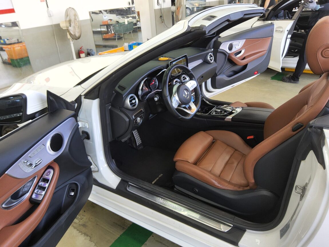 MERCEDES-BENZ C-CLASS (4TH GEN) C200 CABRIOLET 2019 - zdjęcie 10