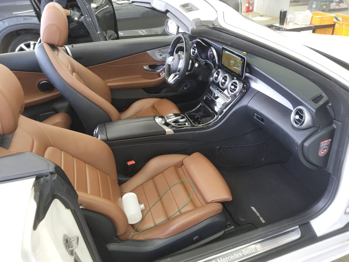 MERCEDES-BENZ C-CLASS (4TH GEN) C200 CABRIOLET 2019 - zdjęcie 12