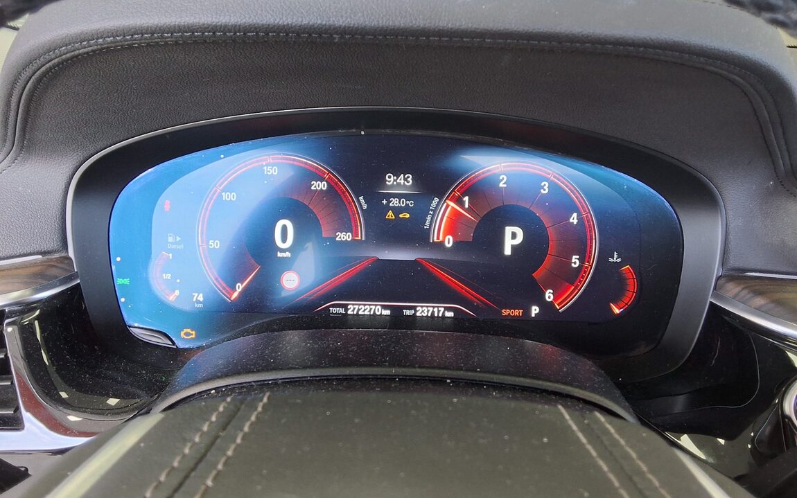 BMW 5 SERIES (7TH GEN) 520d LUXURY LINE PLUS 2019 - zdjęcie 9