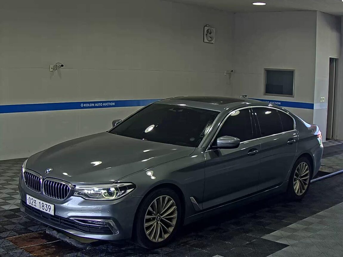 BMW 5 SERIES (7TH GEN) 520d LUXURY LINE PLUS 2019 - zdjęcie 2