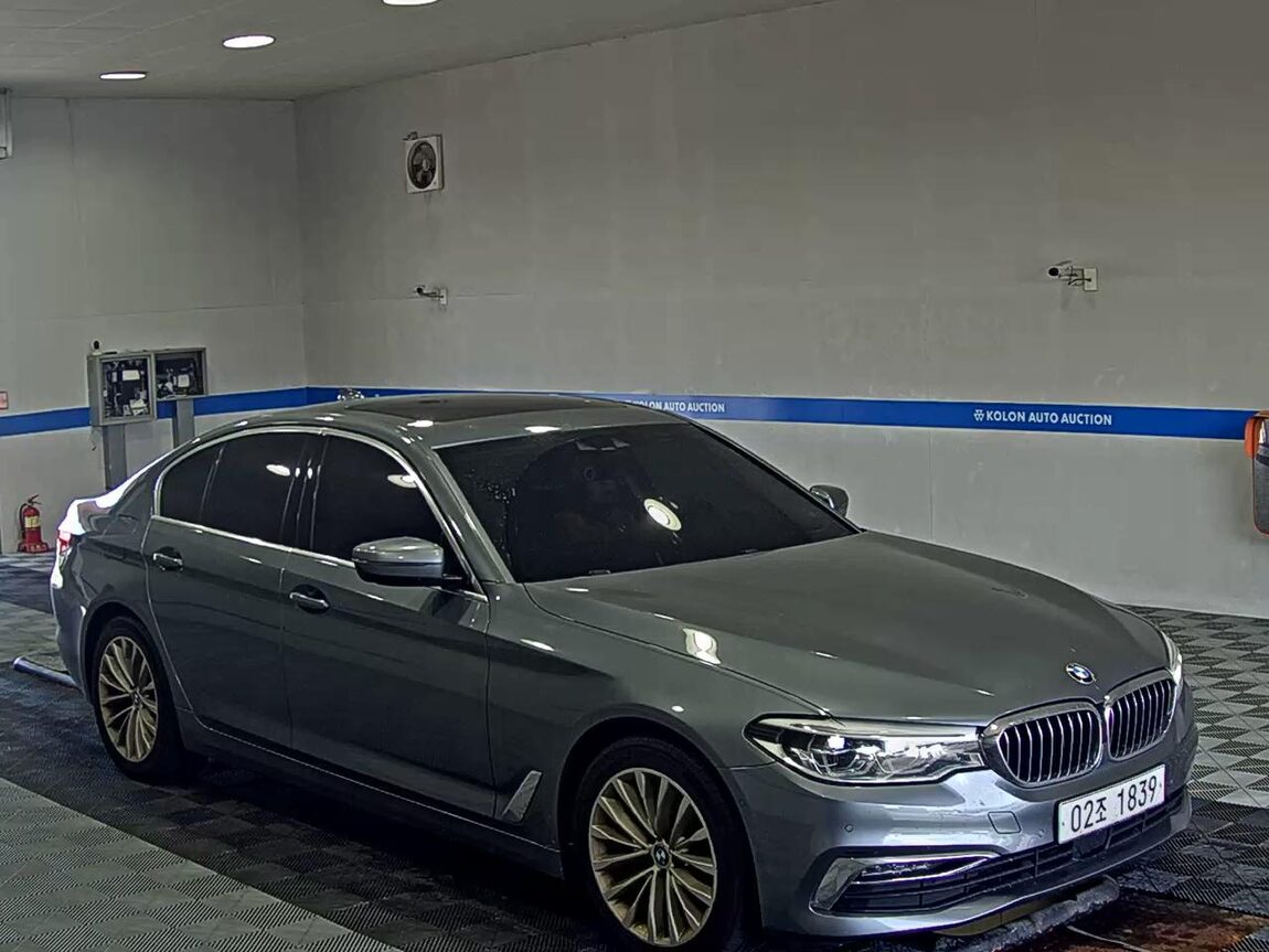 BMW 5 SERIES (7TH GEN) 520d LUXURY LINE PLUS 2019 - zdjęcie 3
