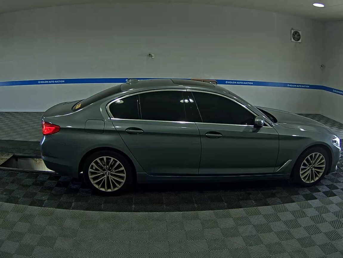 BMW 5 SERIES (7TH GEN) 520d LUXURY LINE PLUS 2019 - zdjęcie 4