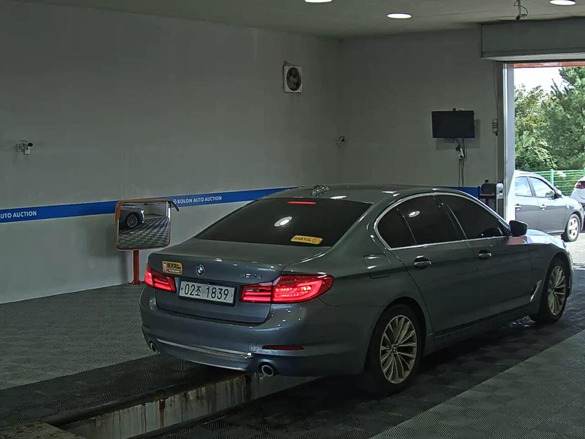 BMW 5 SERIES (7TH GEN) 520d LUXURY LINE PLUS 2019 - zdjęcie 5