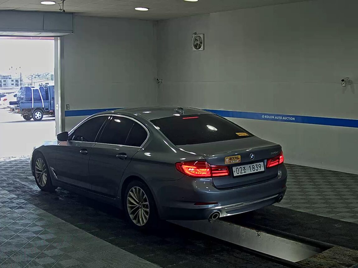 BMW 5 SERIES (7TH GEN) 520d LUXURY LINE PLUS 2019 - zdjęcie 6