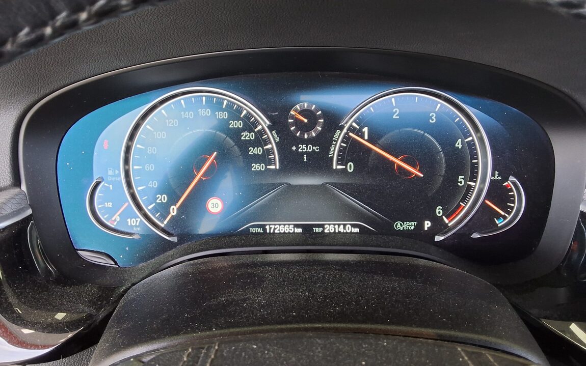 BMW 5 SERIES (7TH GEN) 520d M SPORT PACK 2017 - zdjęcie 9