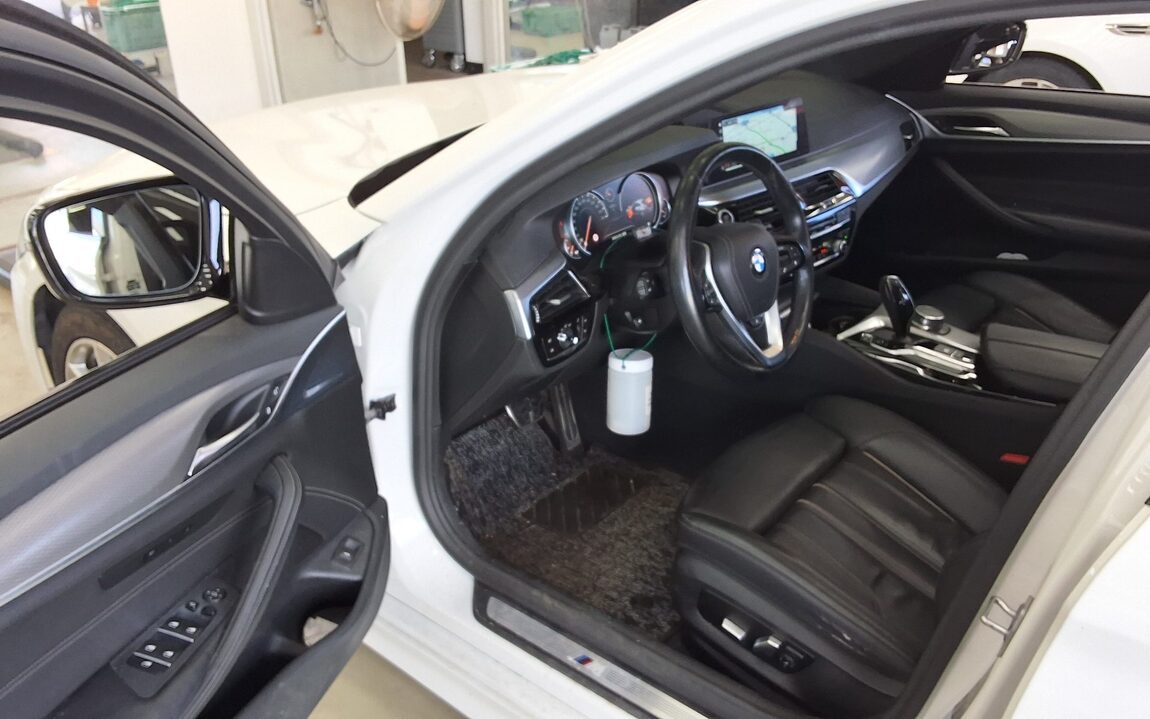 BMW 5 SERIES (7TH GEN) 520d M SPORT PACK 2017 - zdjęcie 10