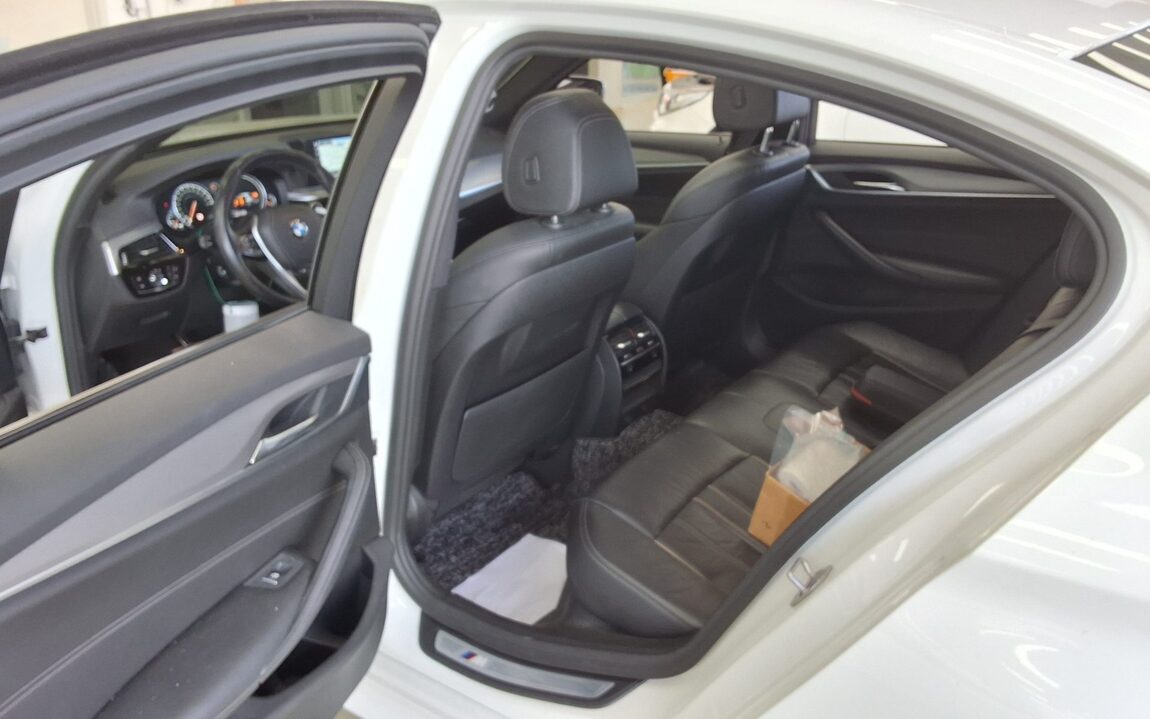 BMW 5 SERIES (7TH GEN) 520d M SPORT PACK 2017 - zdjęcie 12