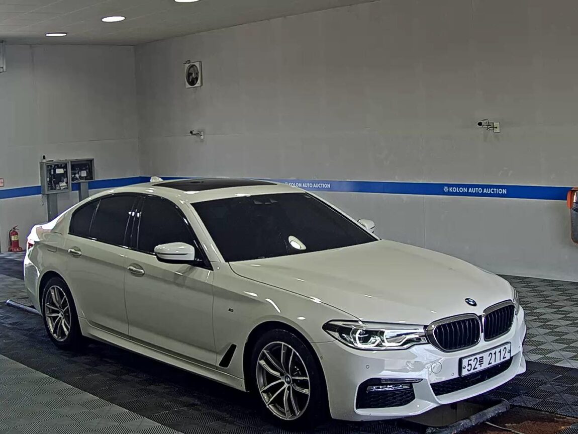 BMW 5 SERIES (7TH GEN) 520d M SPORT PACK 2017 - zdjęcie 3