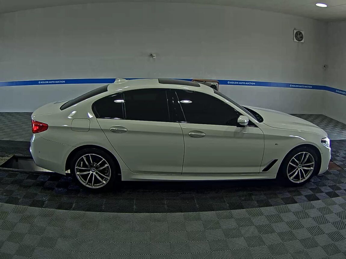 BMW 5 SERIES (7TH GEN) 520d M SPORT PACK 2017 - zdjęcie 4