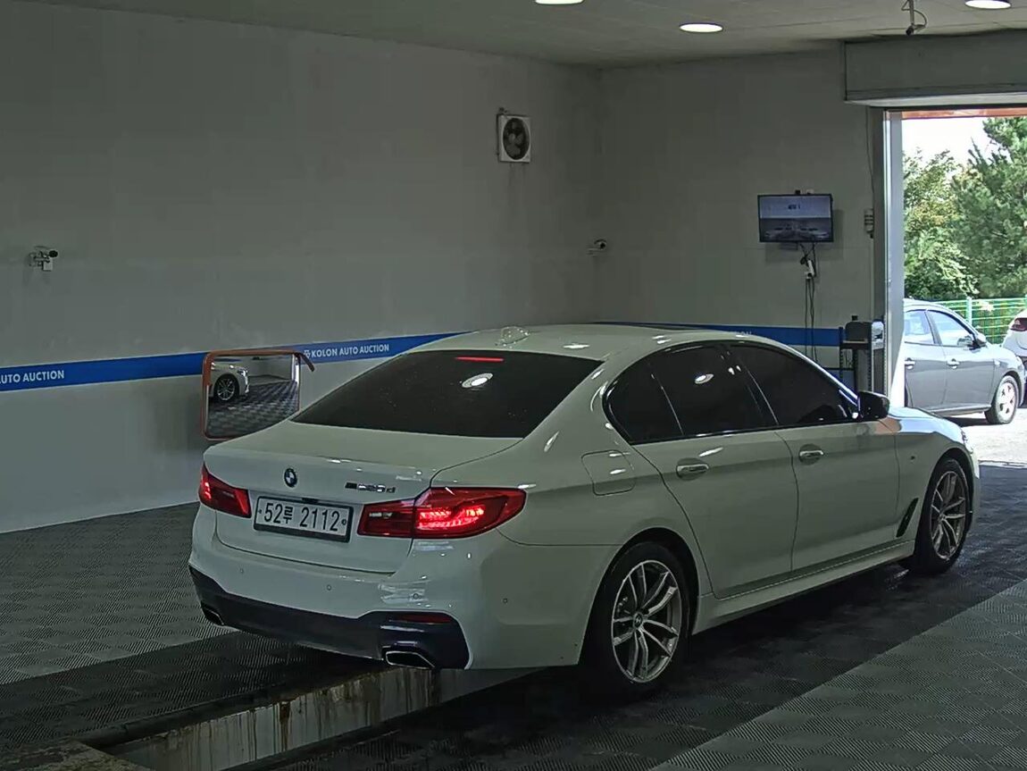 BMW 5 SERIES (7TH GEN) 520d M SPORT PACK 2017 - zdjęcie 5