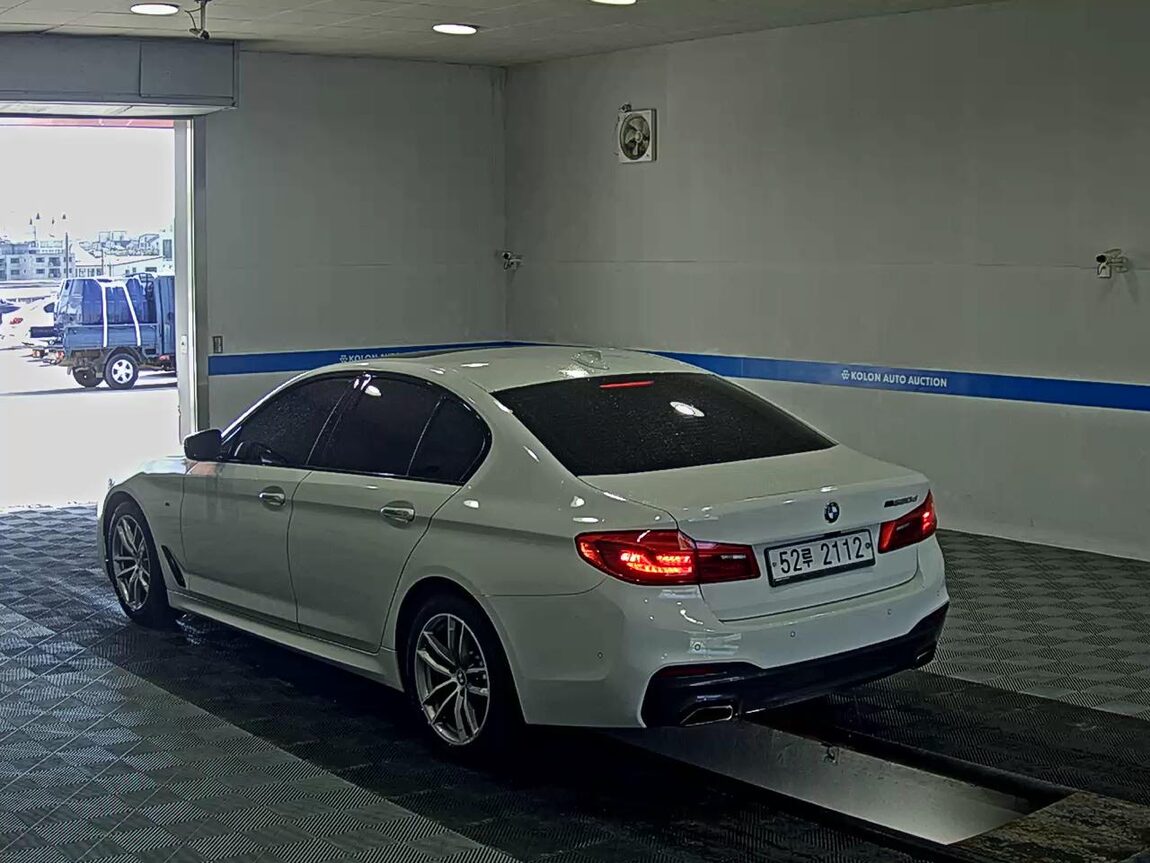 BMW 5 SERIES (7TH GEN) 520d M SPORT PACK 2017 - zdjęcie 6