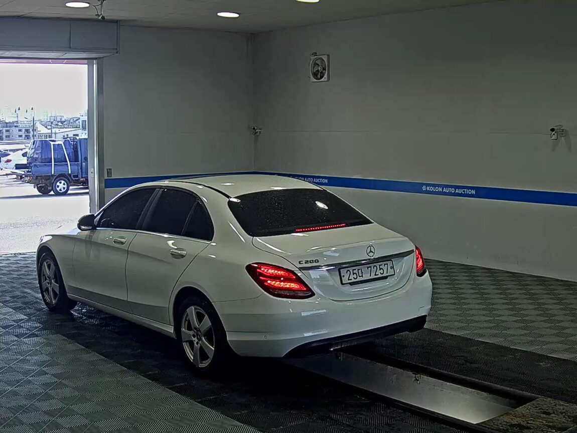 MERCEDES-BENZ C-CLASS (4TH GEN) C200 2018 - zdjęcie 6