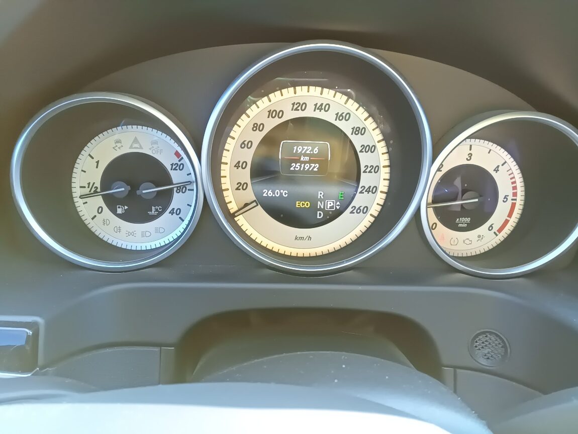 MERCEDES-BENZ E-CLASS (4TH GEN) E250 CDI 4MATIC 2014 - zdjęcie 9