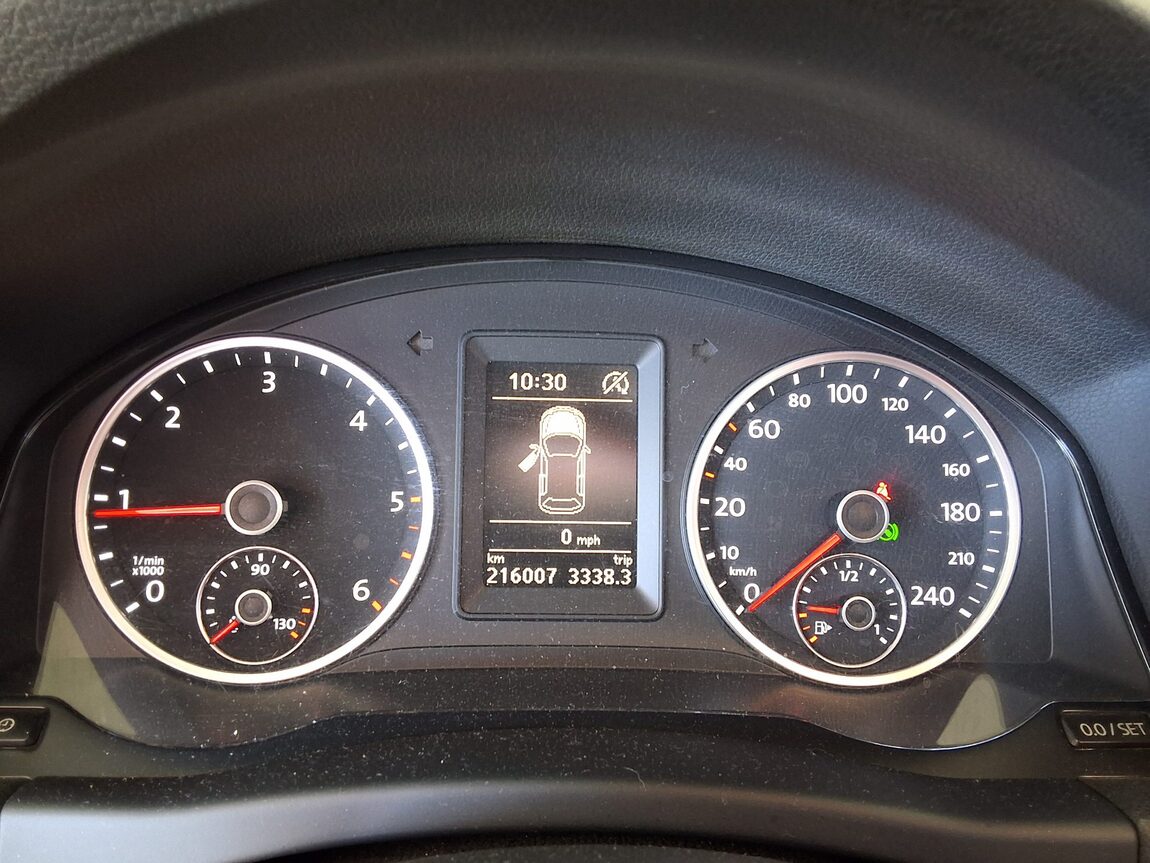 VOLKSWAGEN TIGUAN 2.0 TDI BLUEMOTION PREMIUM 2015 - zdjęcie 10