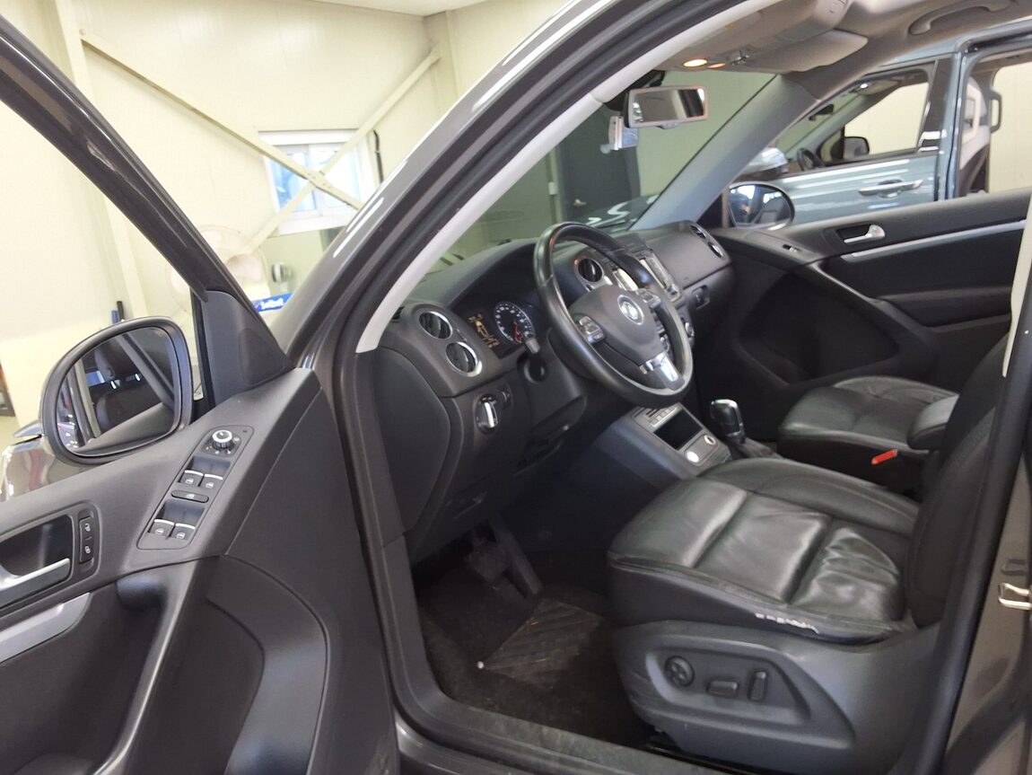 VOLKSWAGEN TIGUAN 2.0 TDI BLUEMOTION PREMIUM 2015 - zdjęcie 11