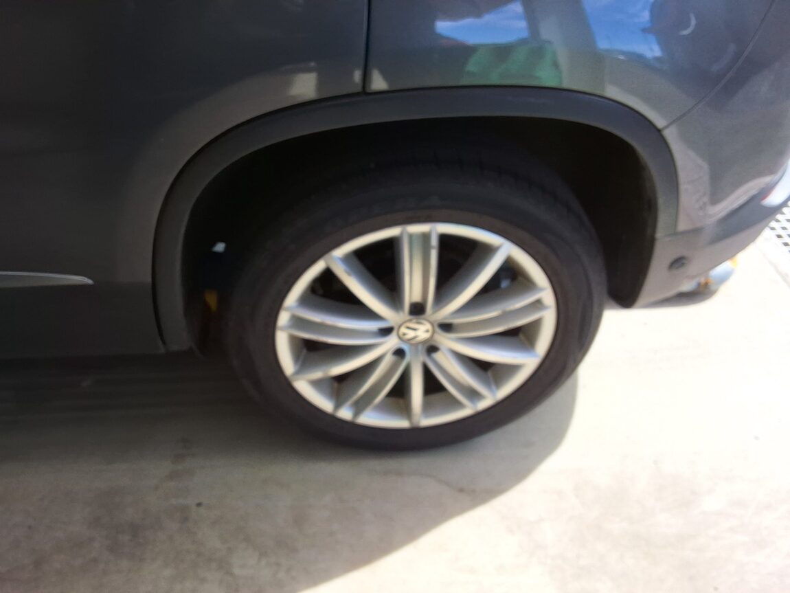 VOLKSWAGEN TIGUAN 2.0 TDI BLUEMOTION PREMIUM 2015 - zdjęcie 20