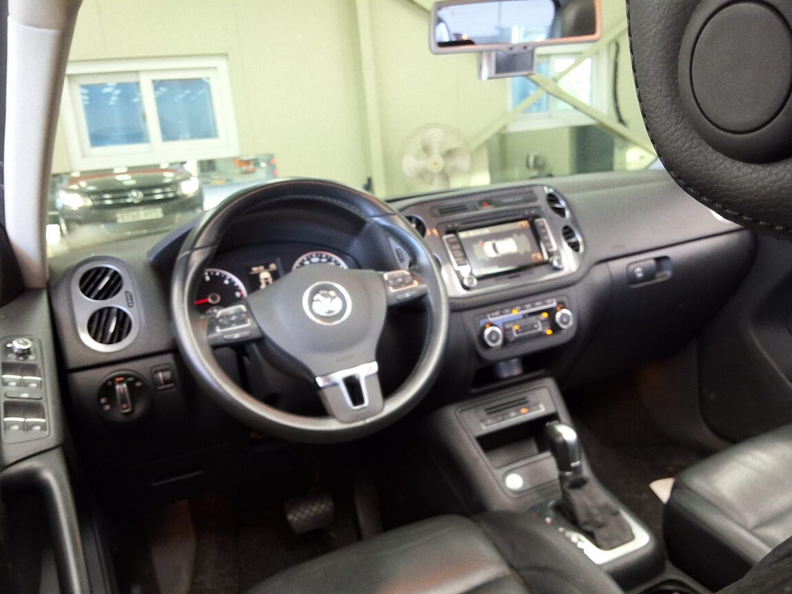 VOLKSWAGEN TIGUAN 2.0 TDI BLUEMOTION PREMIUM 2015 - zdjęcie 12