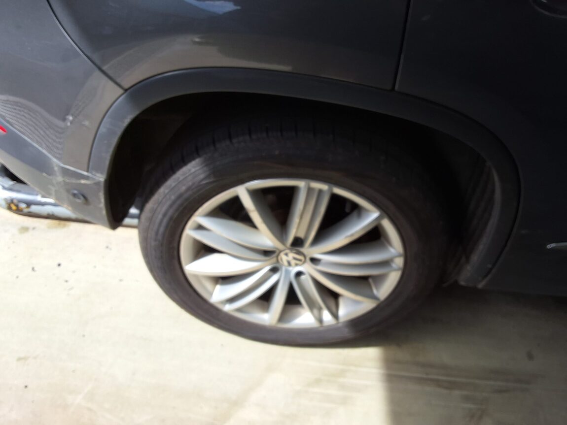 VOLKSWAGEN TIGUAN 2.0 TDI BLUEMOTION PREMIUM 2015 - zdjęcie 22