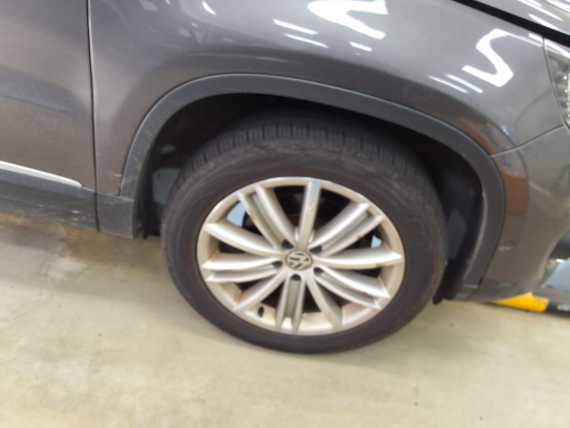 VOLKSWAGEN TIGUAN 2.0 TDI BLUEMOTION PREMIUM 2015 - zdjęcie 21