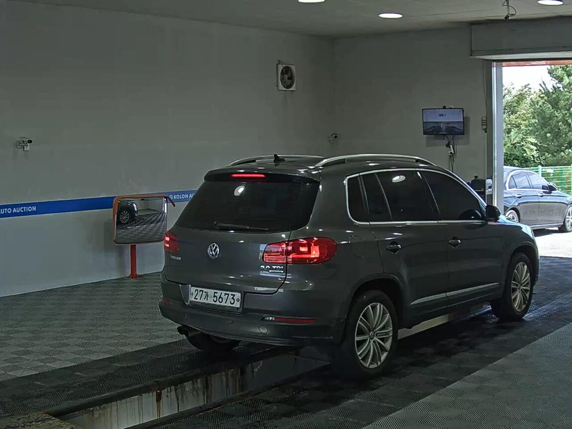 VOLKSWAGEN TIGUAN 2.0 TDI BLUEMOTION PREMIUM 2015 - zdjęcie 5