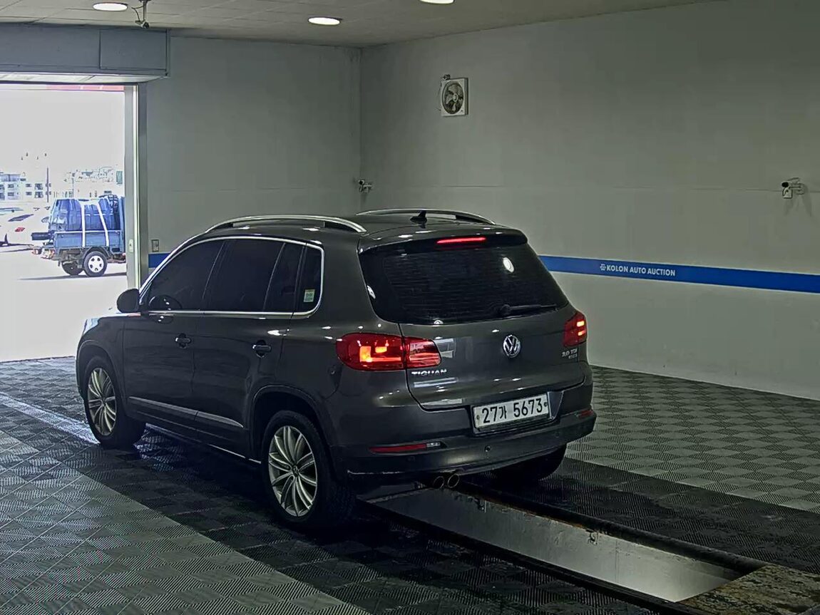 VOLKSWAGEN TIGUAN 2.0 TDI BLUEMOTION PREMIUM 2015 - zdjęcie 6