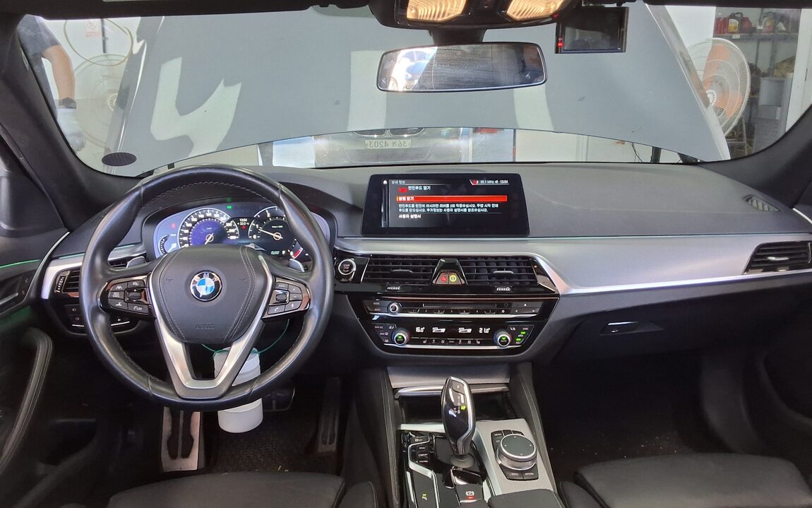 BMW 5 SERIES (7TH GEN) 520d M SPORT PACK SPECIAL 2018 - zdjęcie 11