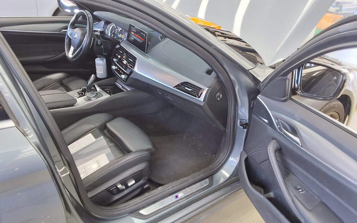 BMW 5 SERIES (7TH GEN) 520d M SPORT PACK SPECIAL 2018 - zdjęcie 14