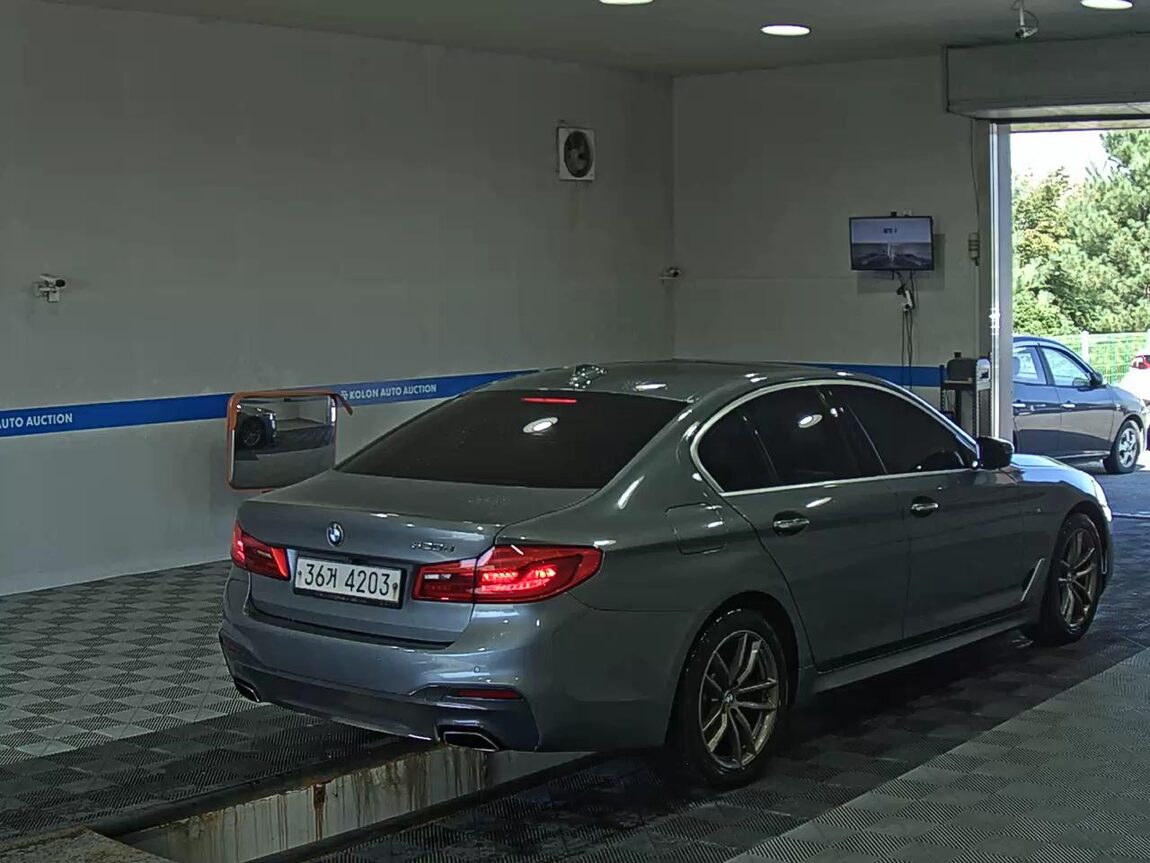 BMW 5 SERIES (7TH GEN) 520d M SPORT PACK SPECIAL 2018 - zdjęcie 5