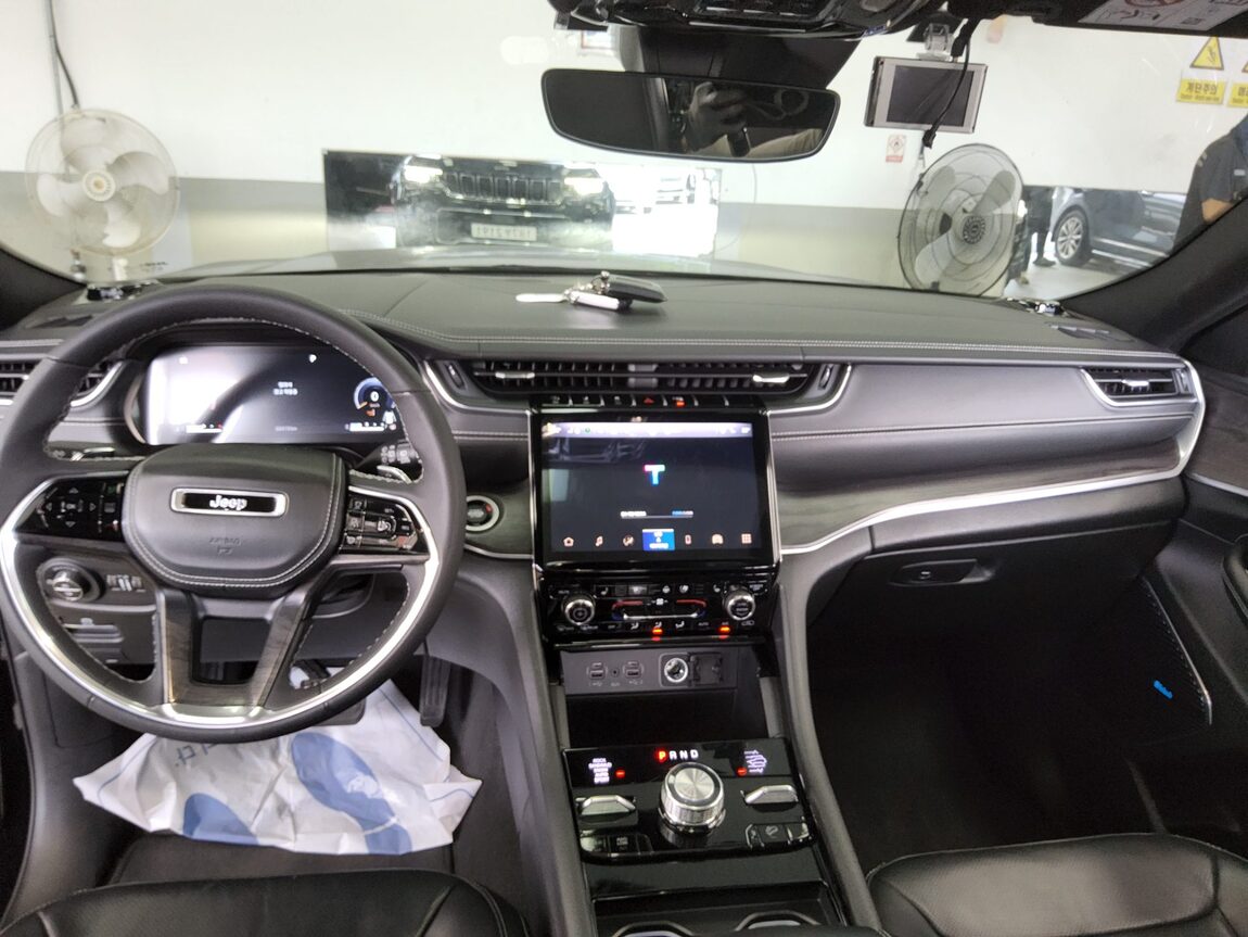 JEEP GRAND CHEROKEE (WL) 3.6 OVERLAND 2023 - zdjęcie 11