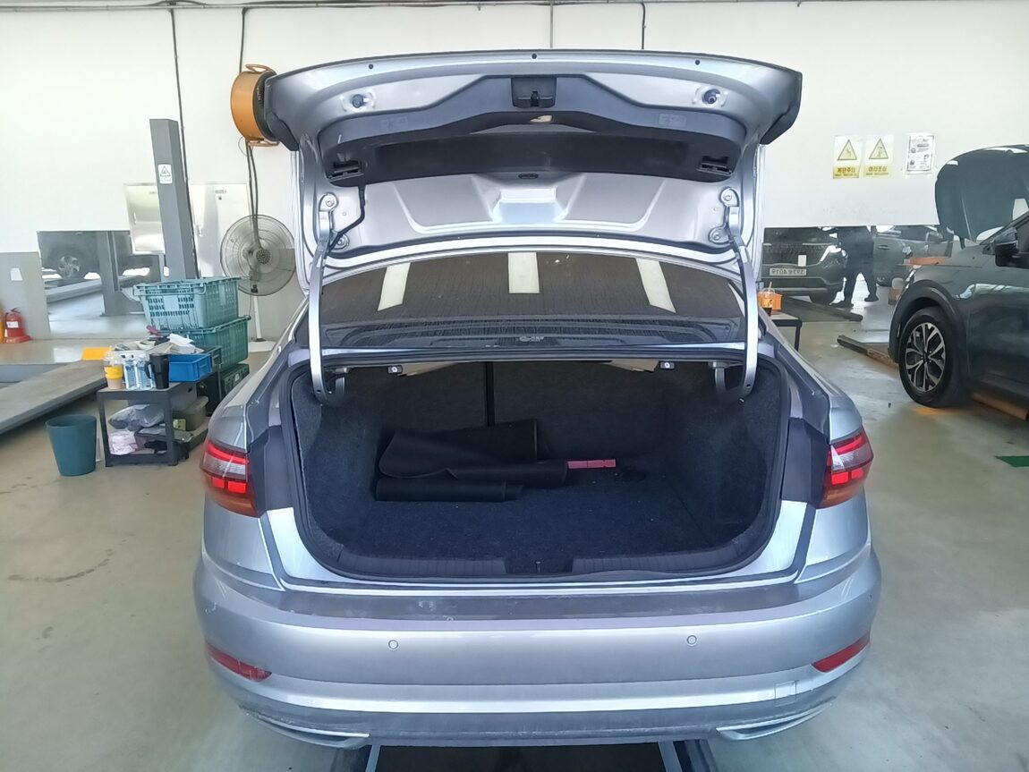 VOLKSWAGEN JETTA (7TH GEN) 1.4 TSI PRESTIGE 2021 - zdjęcie 12