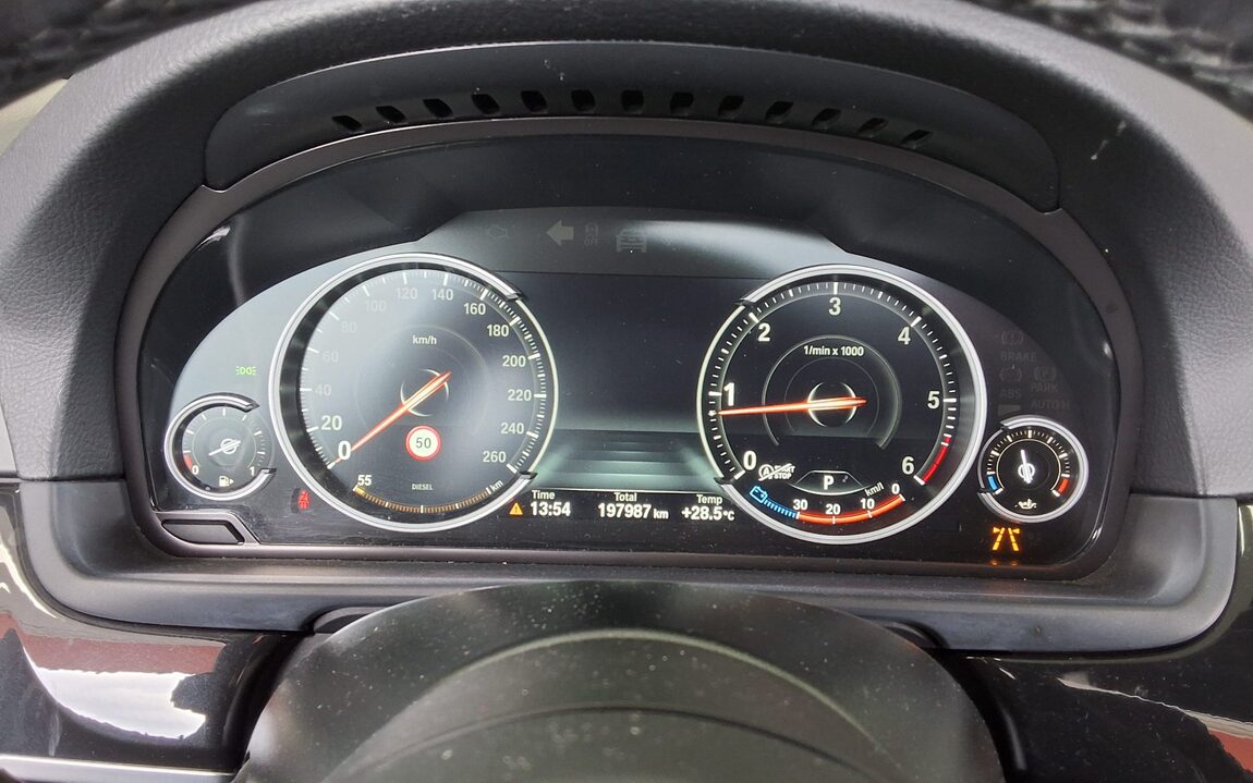 BMW 5 SERIES (6TH GEN) 520d M AERODYNAMIC PRO 2016 - zdjęcie 9
