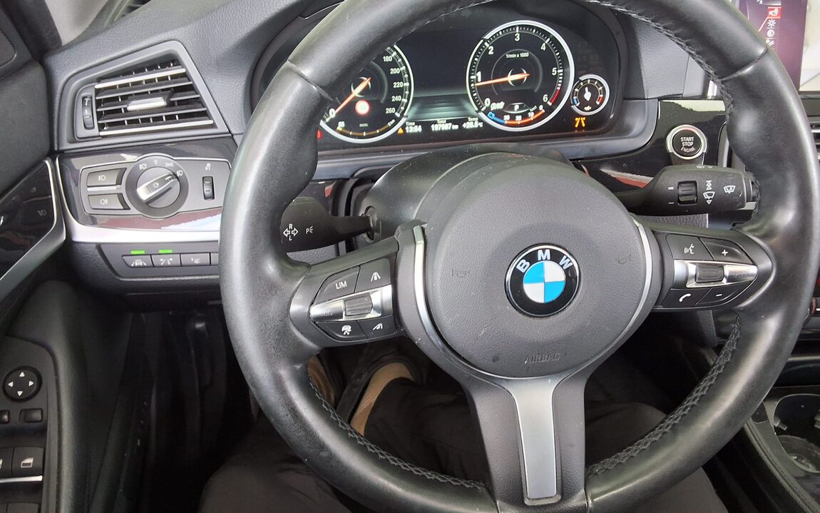 BMW 5 SERIES (6TH GEN) 520d M AERODYNAMIC PRO 2016 - zdjęcie 17