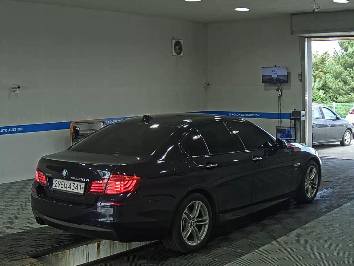 BMW 5 SERIES (6TH GEN) 520d M AERODYNAMIC PRO 2016 - zdjęcie 5