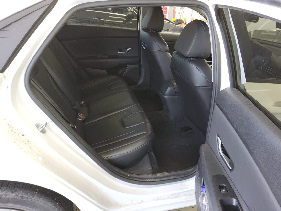 HYUNDAI AVANTE (CN7) 1.6 GASOLINE SMART 2021 - zdjęcie 13