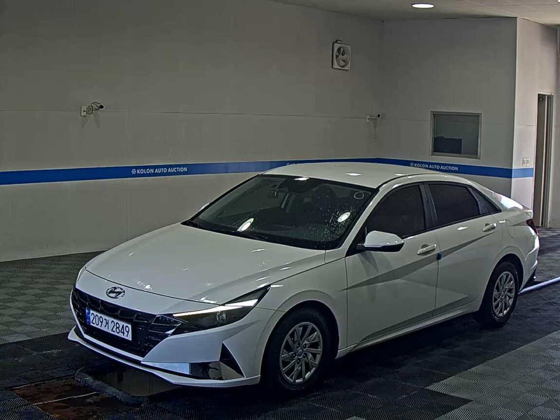 HYUNDAI AVANTE (CN7) 1.6 GASOLINE SMART 2021 - zdjęcie 2