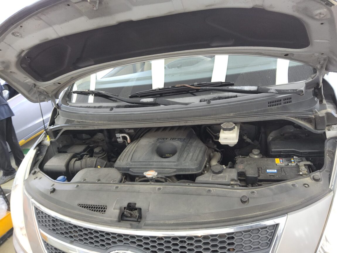 HYUNDAI GRAND STAREX 11-SEATER DIESEL HVX VIP PACK 2012 - zdjęcie 20