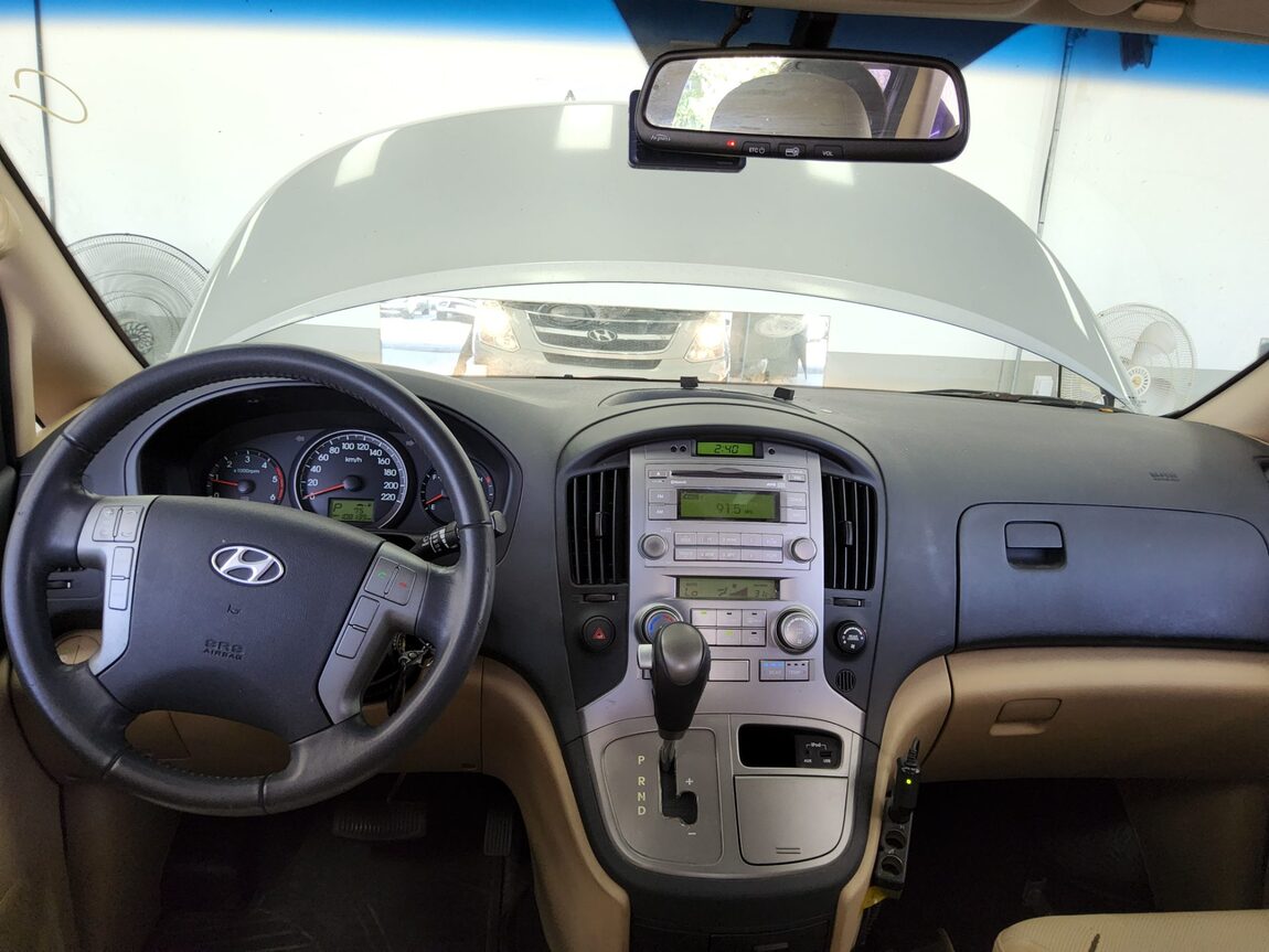 HYUNDAI GRAND STAREX 11-SEATER DIESEL HVX VIP PACK 2012 - zdjęcie 11
