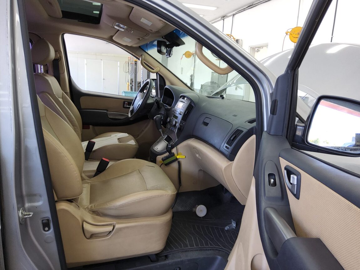 HYUNDAI GRAND STAREX 11-SEATER DIESEL HVX VIP PACK 2012 - zdjęcie 14