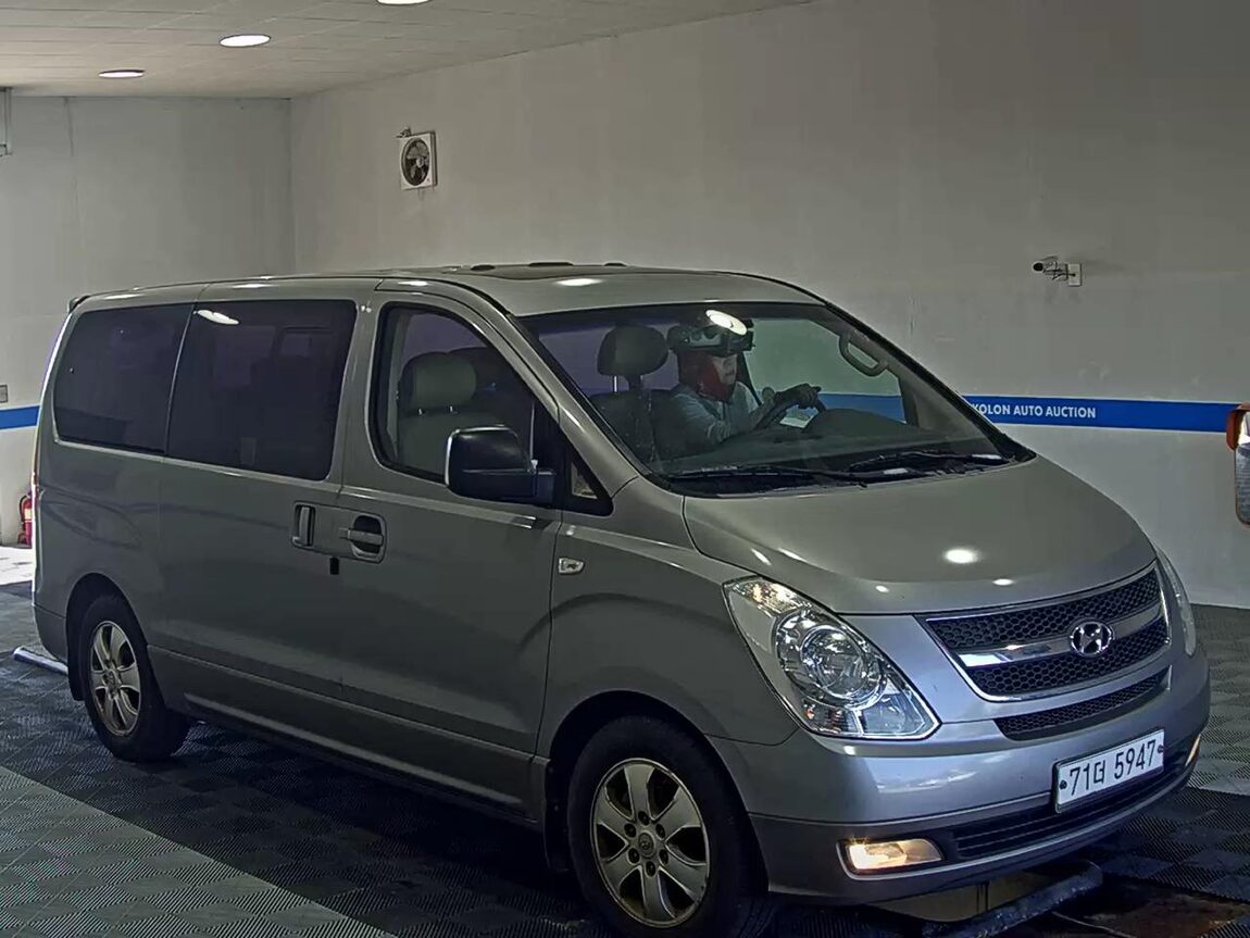 HYUNDAI GRAND STAREX 11-SEATER DIESEL HVX VIP PACK 2012 - zdjęcie 3