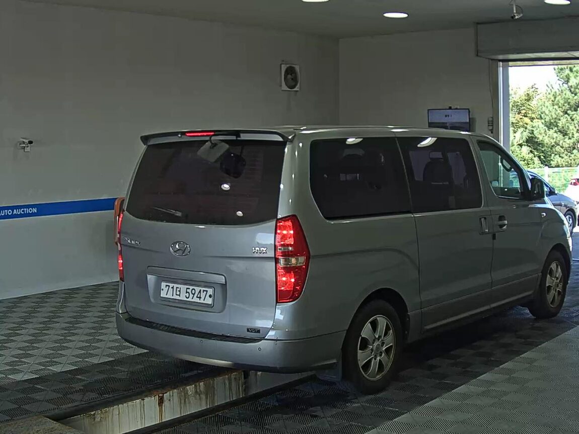 HYUNDAI GRAND STAREX 11-SEATER DIESEL HVX VIP PACK 2012 - zdjęcie 5